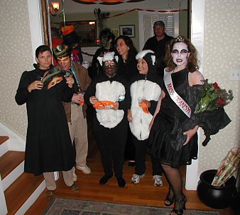 halloween costumes: skunks, miss transelvania